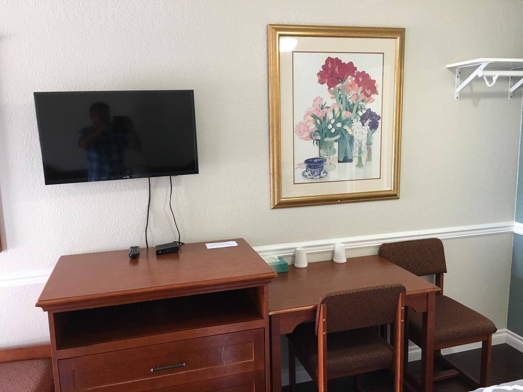 Belfair Motel Room photo